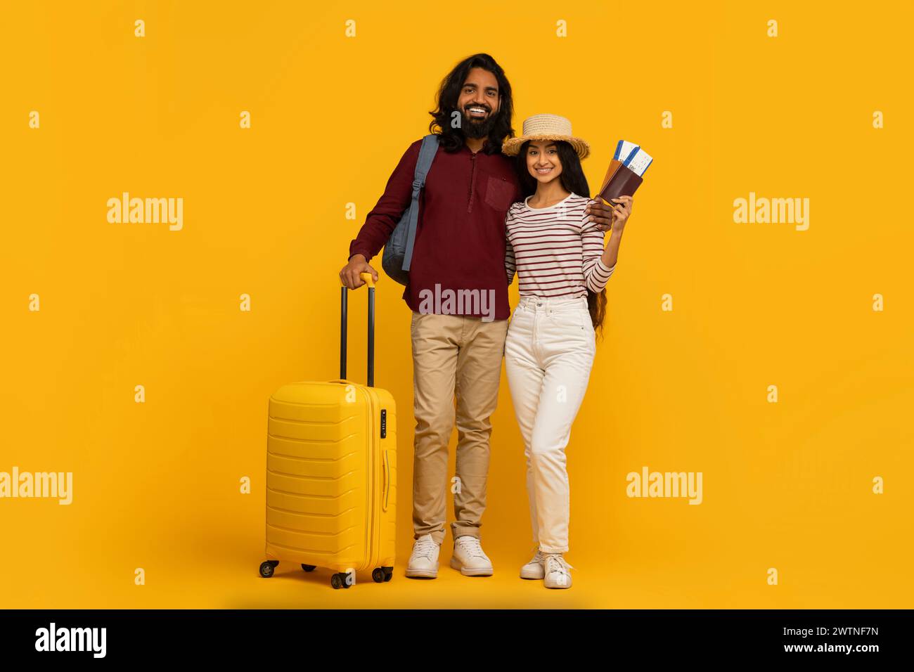 Paare mit Gepäck bereit für Urlaubsreisen Stockfoto