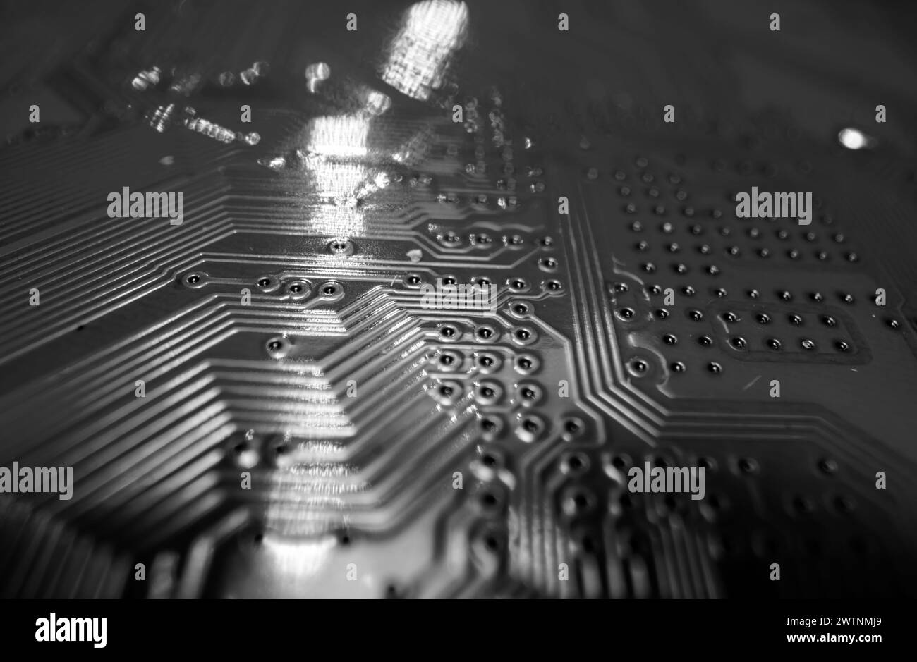Elektronische Leiterplatte mit Halbleiter-Chip. Elektronische Motherboard-Karte. Schaltkreise und Nahaufnahme der Elektronik. Hintergrund der Elektronik ein Stockfoto