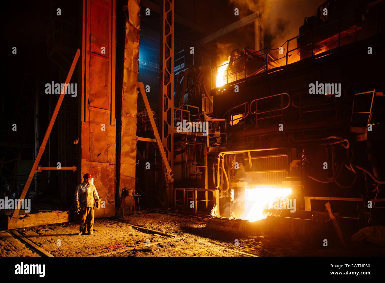 Stahlproduktionsprozess in Elektrohochöfen. Stockfoto