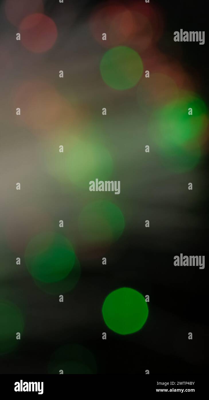 Bokeh-Kreise Lichtbewegung überlagern grüne rote Strahlen Stockfoto