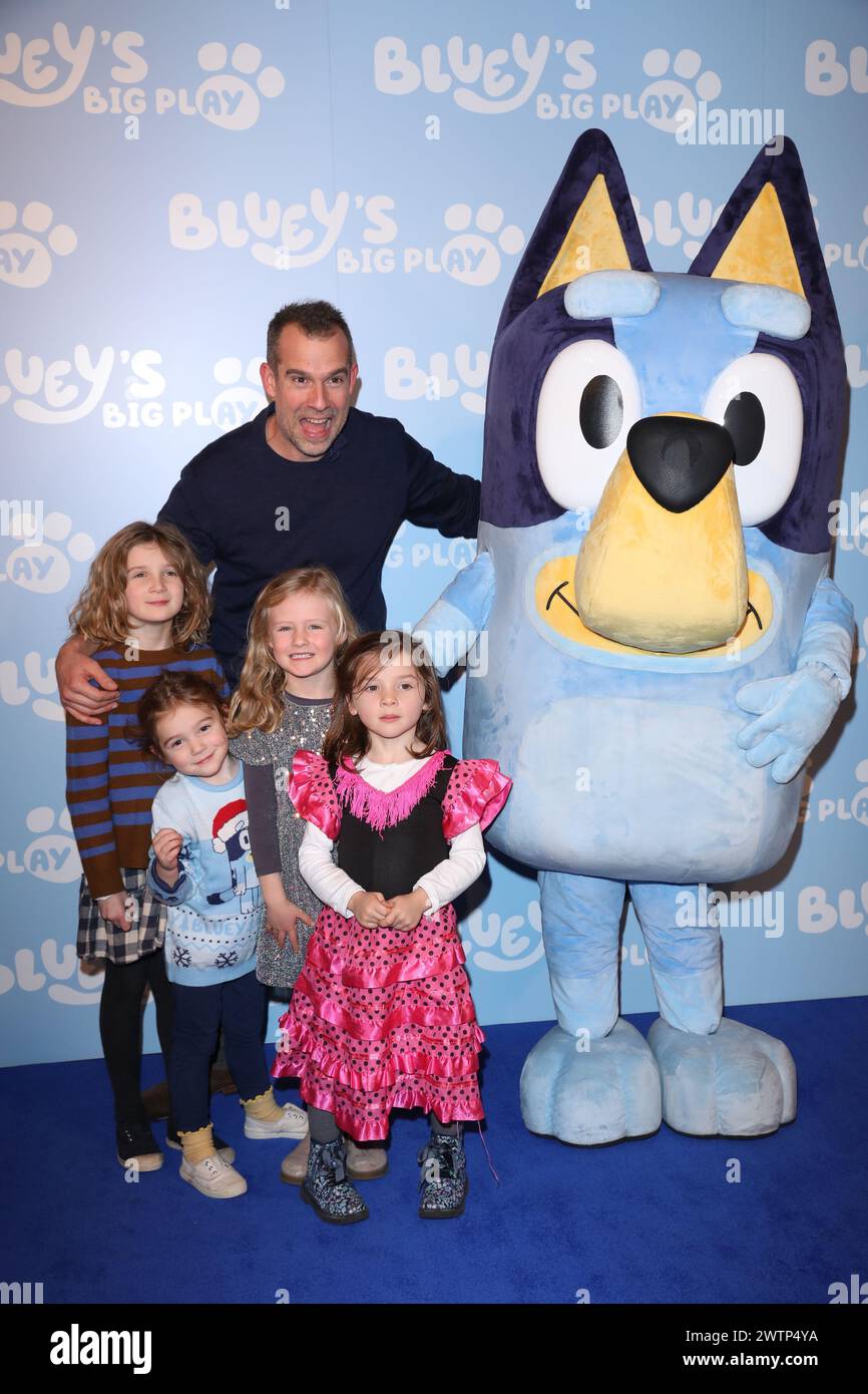 Chris Van Tulleken nimmt an der britischen Premiere von Bluey's Big Play in der Royal Festival Hall des Southbank Centre in London Teil. Stockfoto