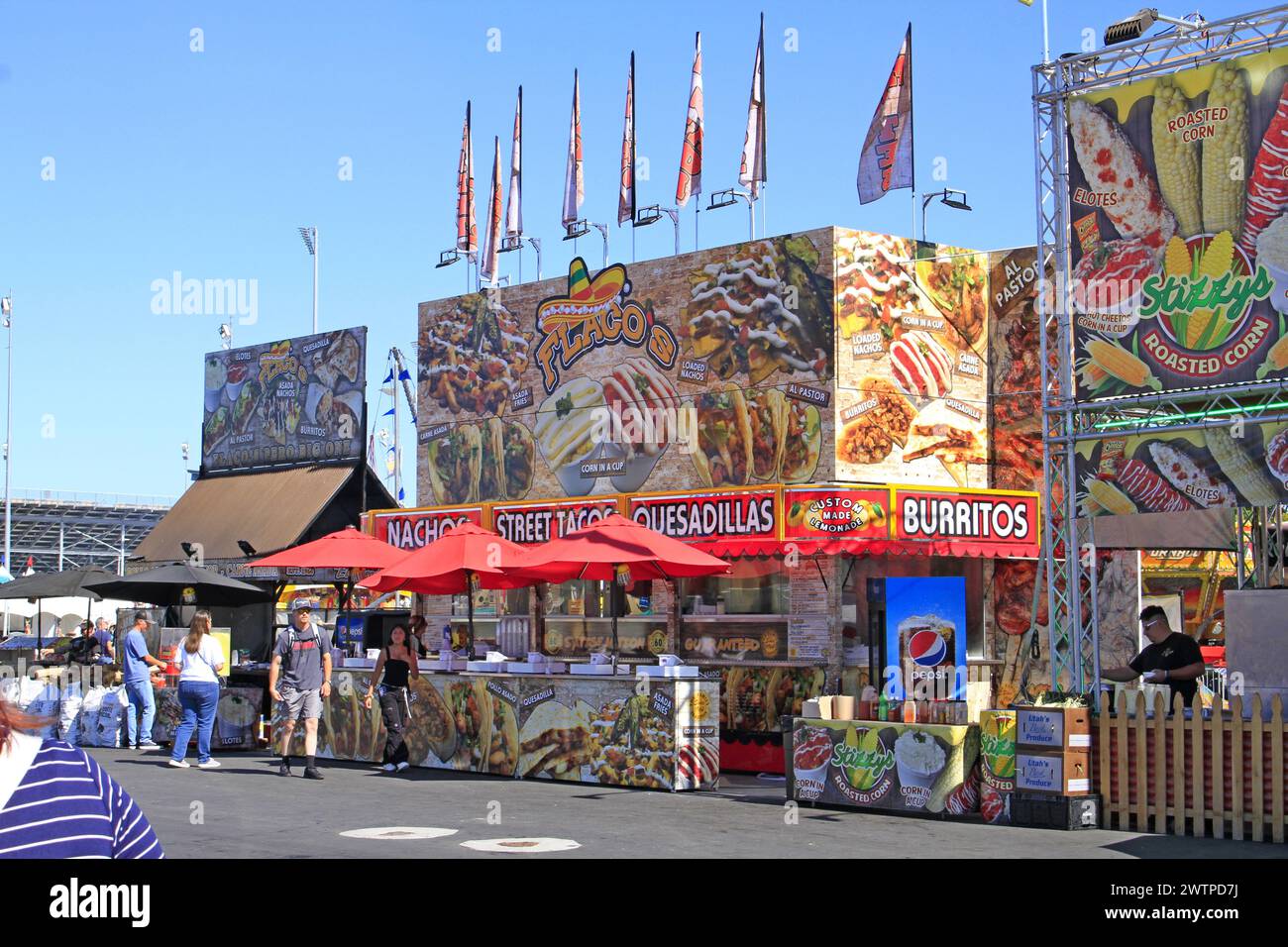 Lebensmittelhändler auf der Utah State Fair mit blauem Himmel Stockfoto