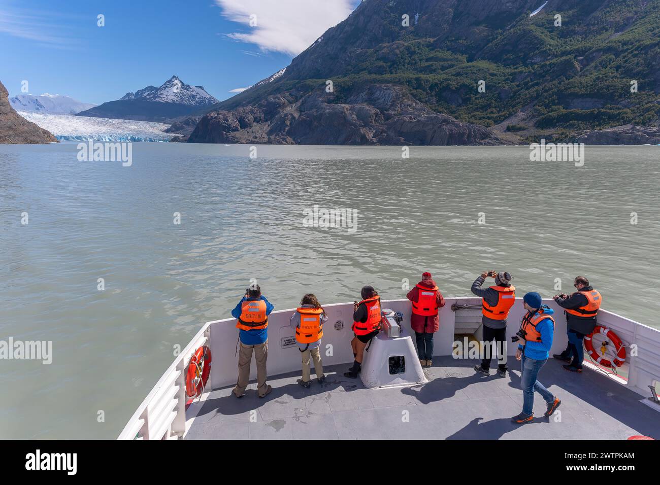 Bootsausflug, Schwimmwesten, Lago Grey, Nationalpark Torres del Paine, Parque Nacional Torres del Paine, Cordillera del Paine, Türme des blauen Himmels, Re Stockfoto