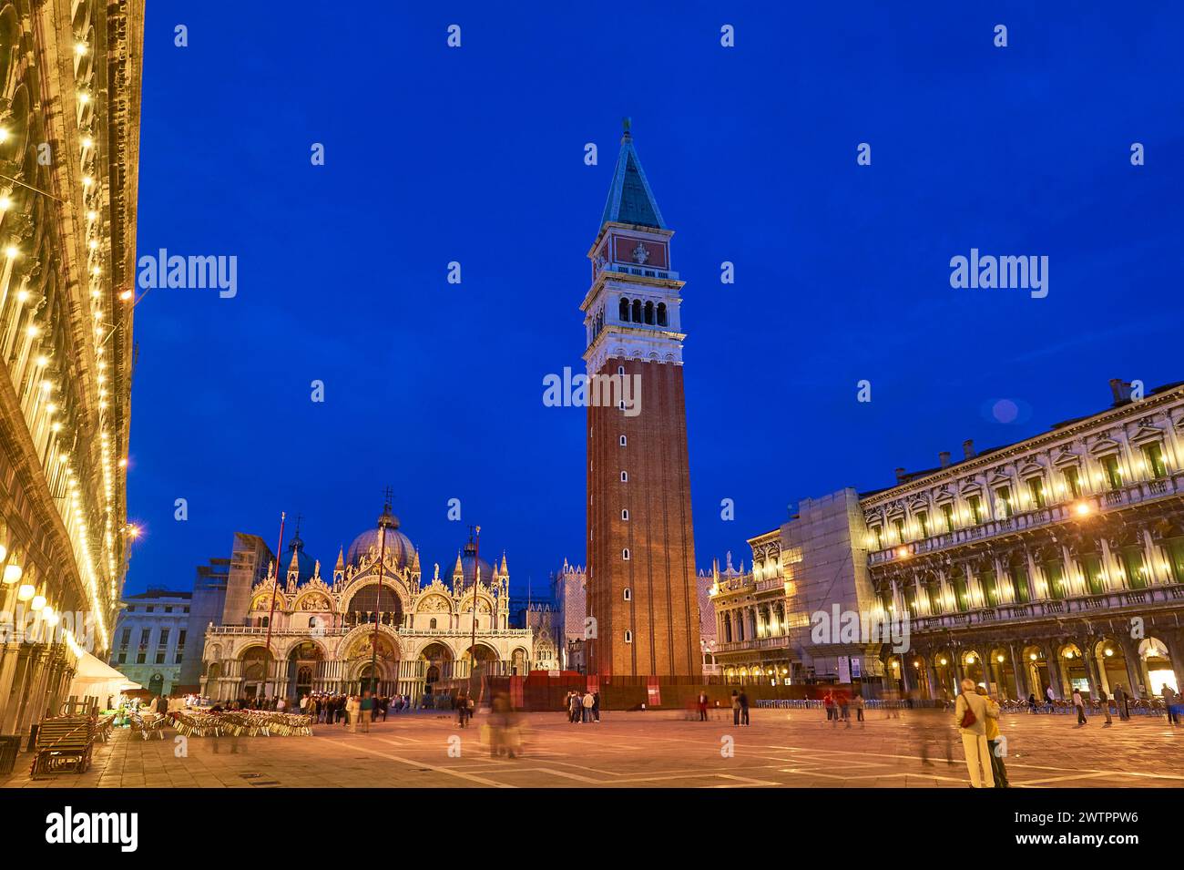 Blick auf den Platz San Marcos bei Nacht, Venedig, Italien Stockfoto
