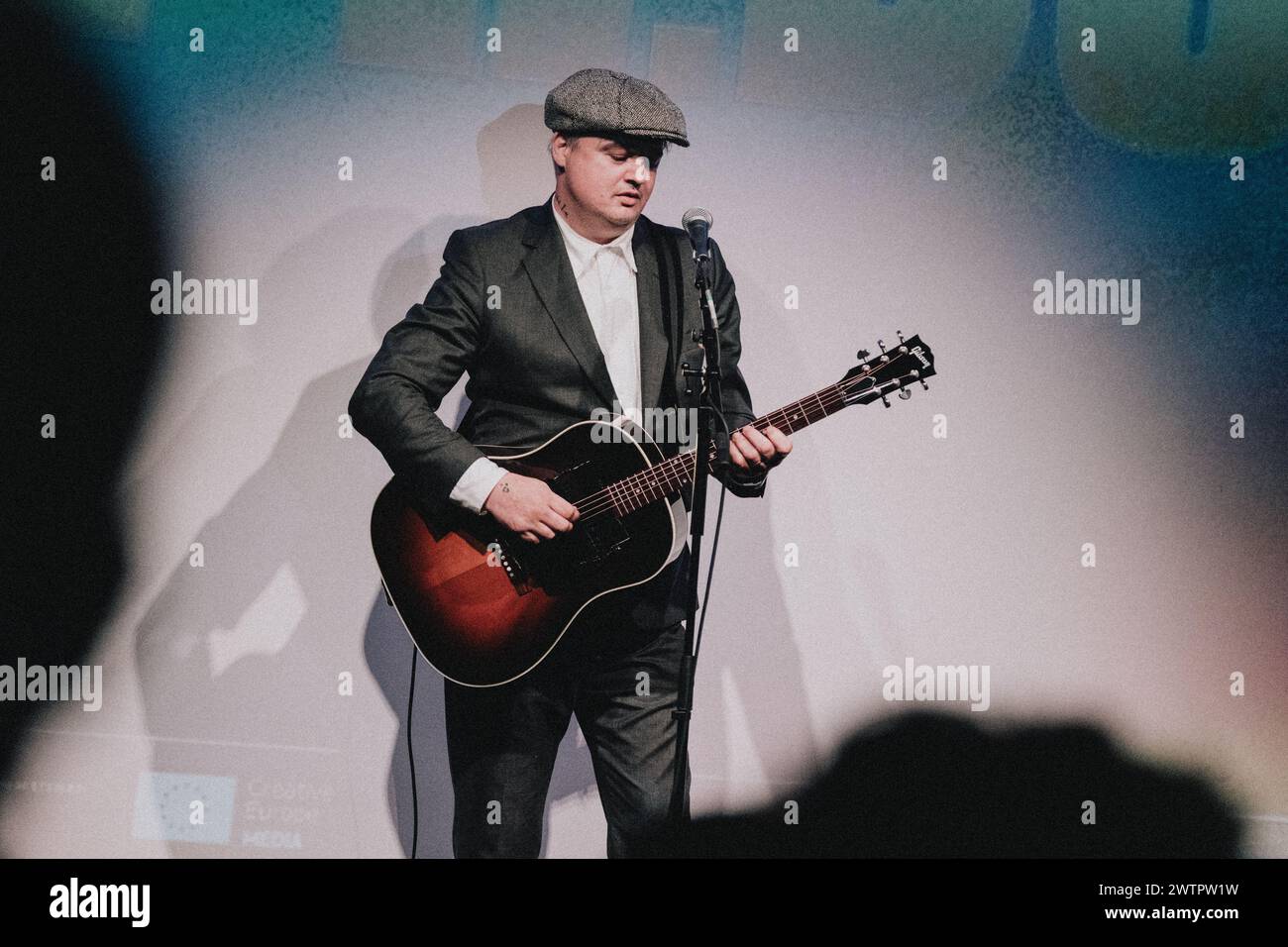 Kopenhagen, Dänemark. März 2024. Der englische Sänger und Songwriter Pete Doherty spielt ein Lied beim Dokumentarfilmfestival CPH DOX in Bremen in Kopenhagen. (Foto: Gonzales Photo/Alamy Live News Stockfoto