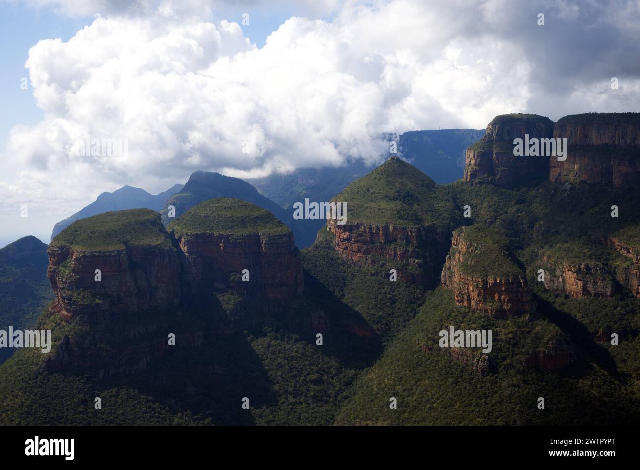 Three Rondavels und Blyde River Canyon, ein atemberaubender Aussichtspunkt entlang der malerischen Panorama Route auf der Great Escarpment in Mpumalanga Südafrika Stockfoto