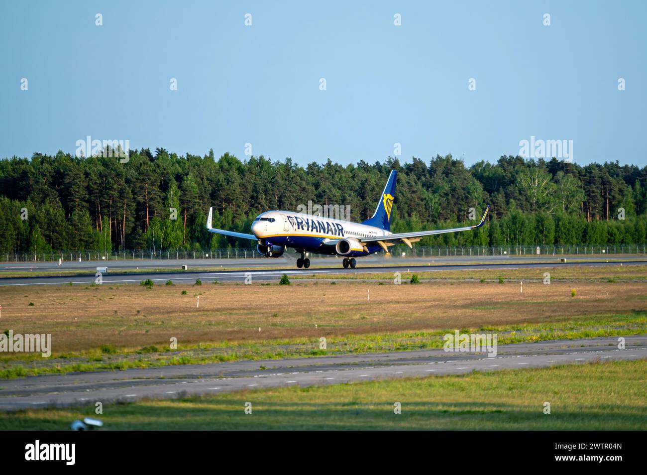 Riga, Lettland, 27. Mai 2023: Ryanair Boeing 737-8AS (SP-RSV) Ankunft am Flughafen Riga/RIX Stockfoto