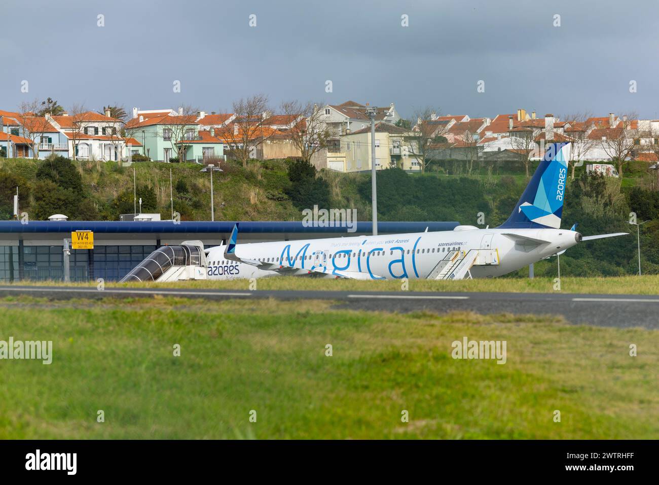 Ponta Delgada, Azoren - 22.02.2024: Airbus A321LR Flugzeug - Magical - von SATA Azores Airlines am Flughafen Joao Paulo II in Ponta Delgada, Sao Miguel IS Stockfoto