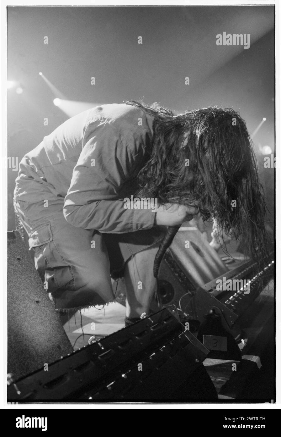 PHIL ANSELMO, PANTERA, 2000: Sänger Phil Anselmo von Pantera spielte live auf einer der letzten Tourneen mit der klassischen Besetzung der Band am 24. April 2000 im Newport Centre in Wales. Foto: Rob Watkins. INFO: Die legendäre US-amerikanische Heavy-Metal-Band Pantera gründete sich 1981 in Arlington, Texas. 2000 tourten sie mit ihrem neunten und letzten Studioalbum Reinventing the Steel. Stockfoto