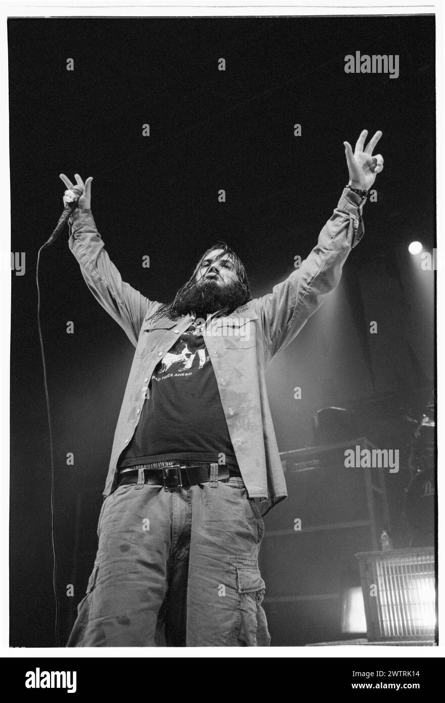PHIL ANSELMO, PANTERA, 2000: Sänger Phil Anselmo von Pantera spielte live auf einer der letzten Tourneen mit der klassischen Besetzung der Band am 24. April 2000 im Newport Centre in Wales. Foto: Rob Watkins. INFO: Die legendäre US-amerikanische Heavy-Metal-Band Pantera gründete sich 1981 in Arlington, Texas. 2000 tourten sie mit ihrem neunten und letzten Studioalbum Reinventing the Steel. Stockfoto