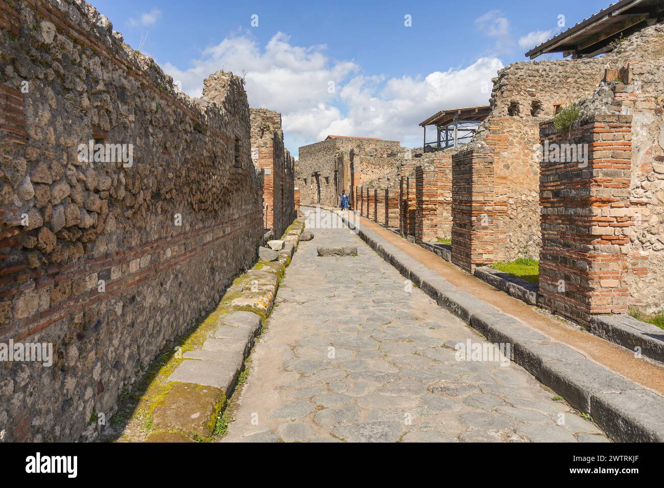 Pompeji Italien, Straße im antiken Pompeji, gepflastert während der römischen Zeit mit großen polygonalen Steinblöcken, Neapel, Italien, Europa. Stockfoto