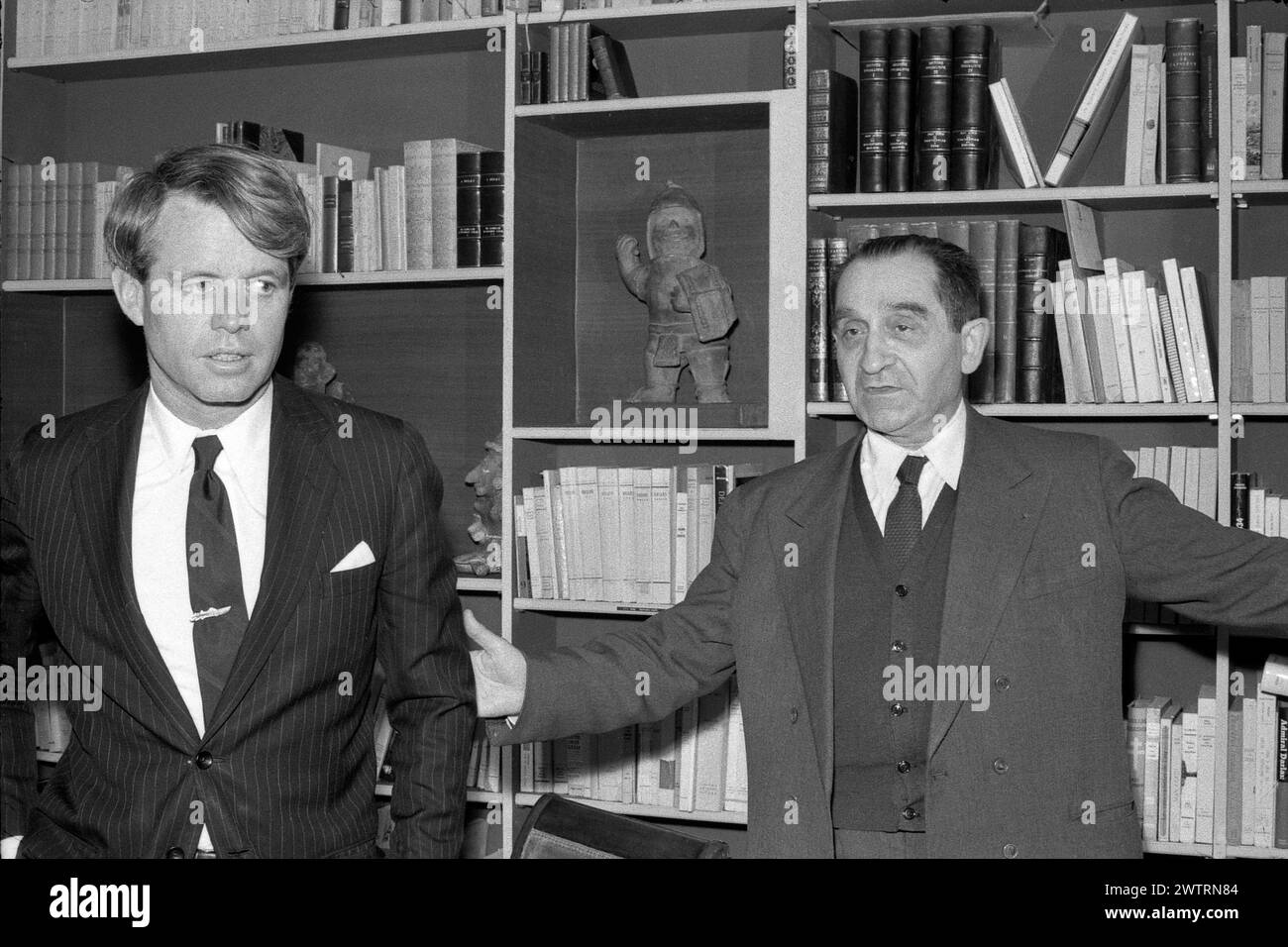 Porträt von Pierre Mendes France und Robert Kennedy 1967 ©Serge Hambourg/opale.Photo Stockfoto