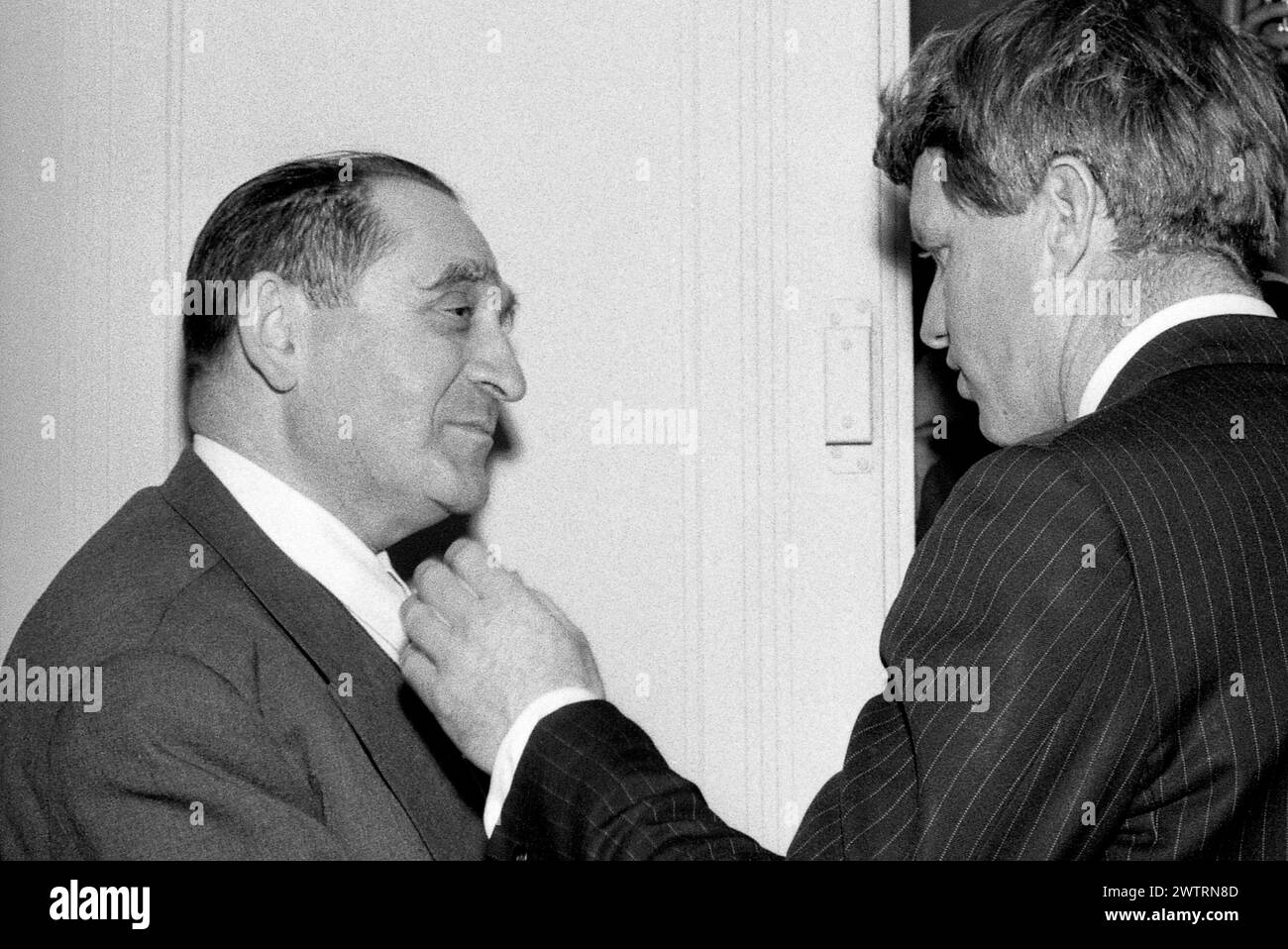 Porträt von Pierre Mendes France und Robert Kennedy 1967 ©Serge Hambourg/opale.Photo Stockfoto