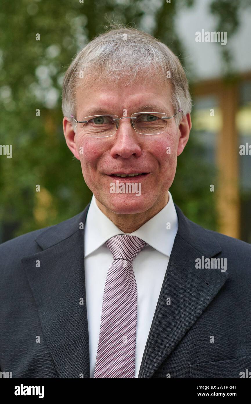 Ekkehard Griep, Vorsitzender der Deutschen Gesellschaft für die Vereinten Nationen e.V. DGVN, aufgenommen am 19.03.2024 in Berlin. Die Deutsche Gesellschaft für die Vereinten Nationen DGVN ist ein eingetragener Verein und verfolgt die Aufgabe, die deutsche Oeffentlichkeit ueber die Ziele, die Institutionen und die Aktivitaeten der Vereinten Nationen UN zu informieren. *** Ekkehard Griep, Vorsitzender des Deutschen Vereins der Vereinten Nationen e V DGVN , registriert am 19 03 2024 in Berlin der Deutsche Verein der Vereinten Nationen DGVN ist ein eingetragener Verein, dessen Aufgabe es ist, zu informieren Stockfoto