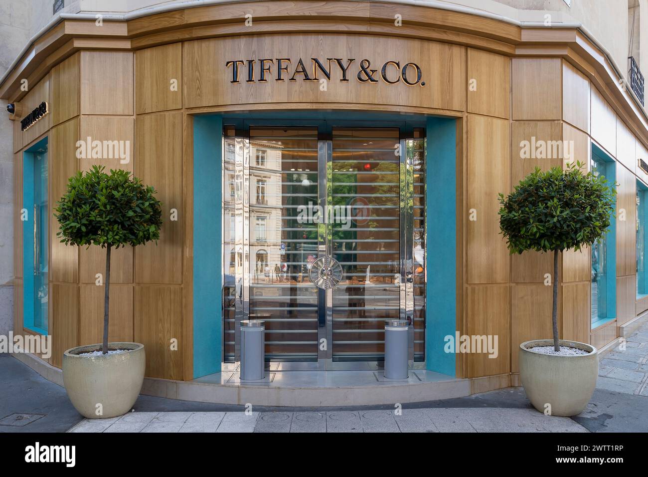 Tiffany & Co. Neue Flaggschiff-Boutique, betrieben von LVMH Moet Hennessy Louis Vuitton, Avenue Montaigne, Paris, Frankreich, Europa, Europäische Union, EU Stockfoto