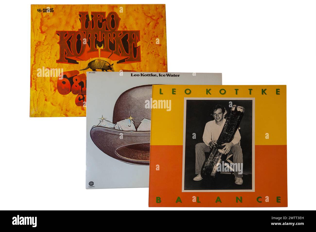 Auswahl von Leo Kottke Alben mit Balance Vinyl Album LP Cover oben isoliert auf weißem Hintergrund - 1979 Stockfoto