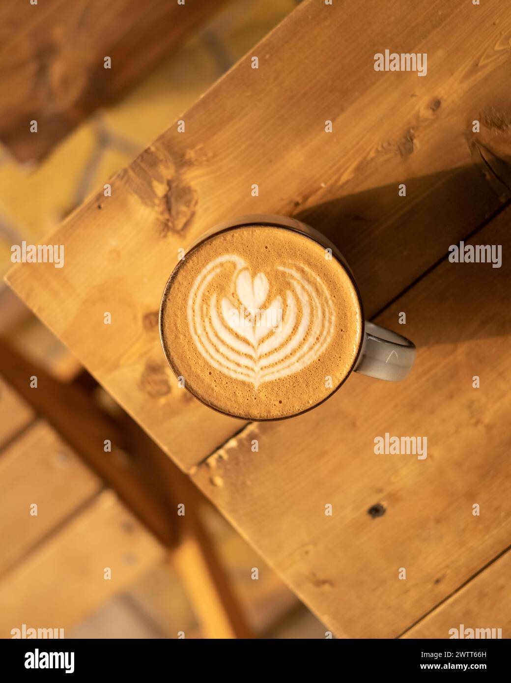 Eine Tasse Kaffee Latte an einem warmen Tag Stockfoto