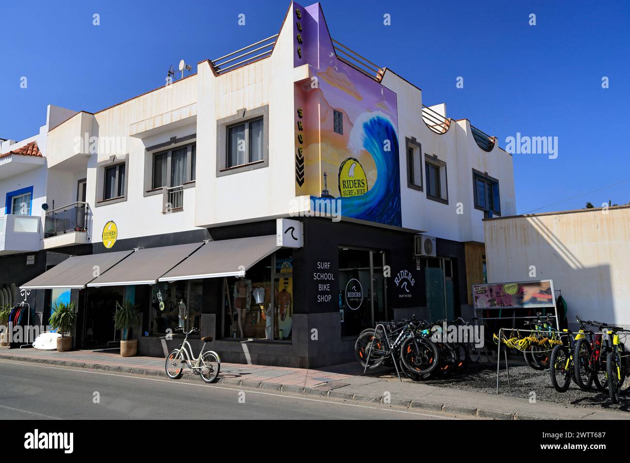 Surfshop und Fahrradverleih, El Cotillo, Fuerteventura, Kanarische Inseln, Spanien. Stockfoto