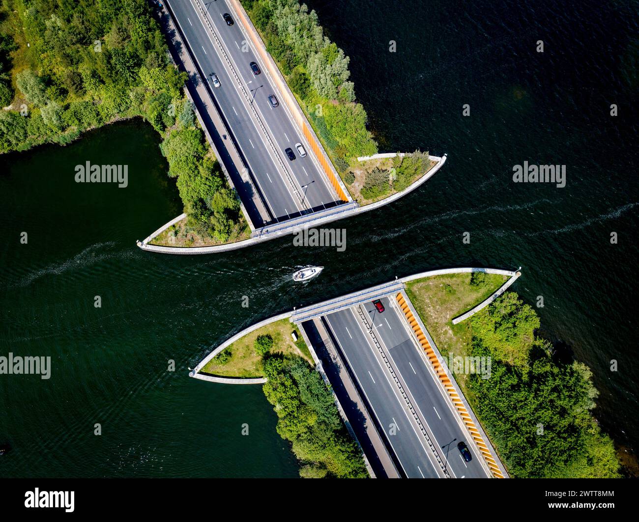 Das Aquädukt Veluwemeer ist ein Aquädukt unter dem Veluwemeer bei Harderwijk, der einzigartigen Wasserbrücke in den Niederlanden Stockfoto