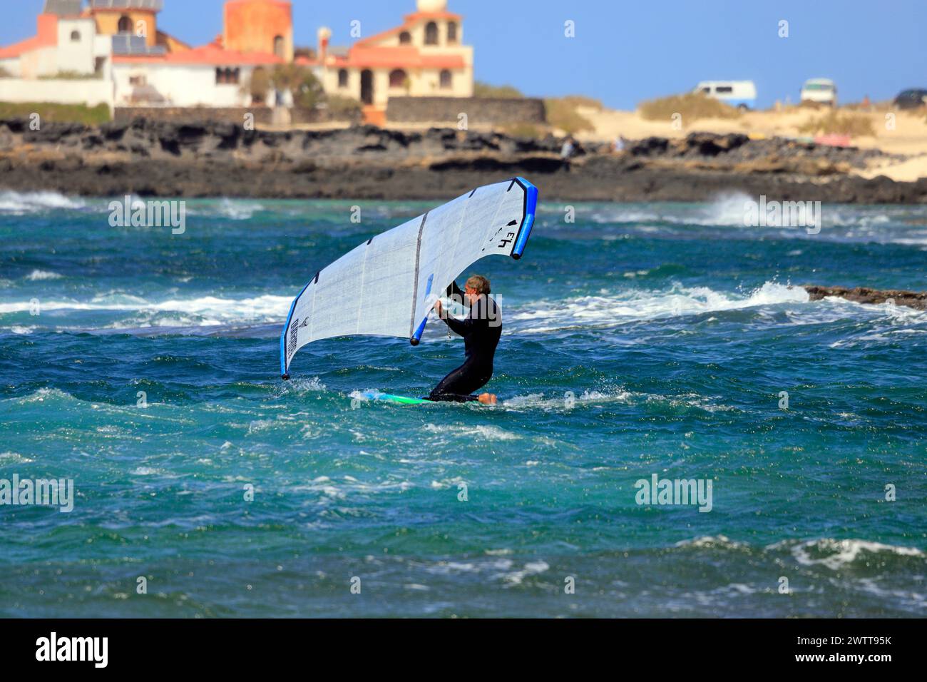 Windsurfer, El Cotillo, Fuerteventura, Kanarische Inseln, Spanien. Stockfoto