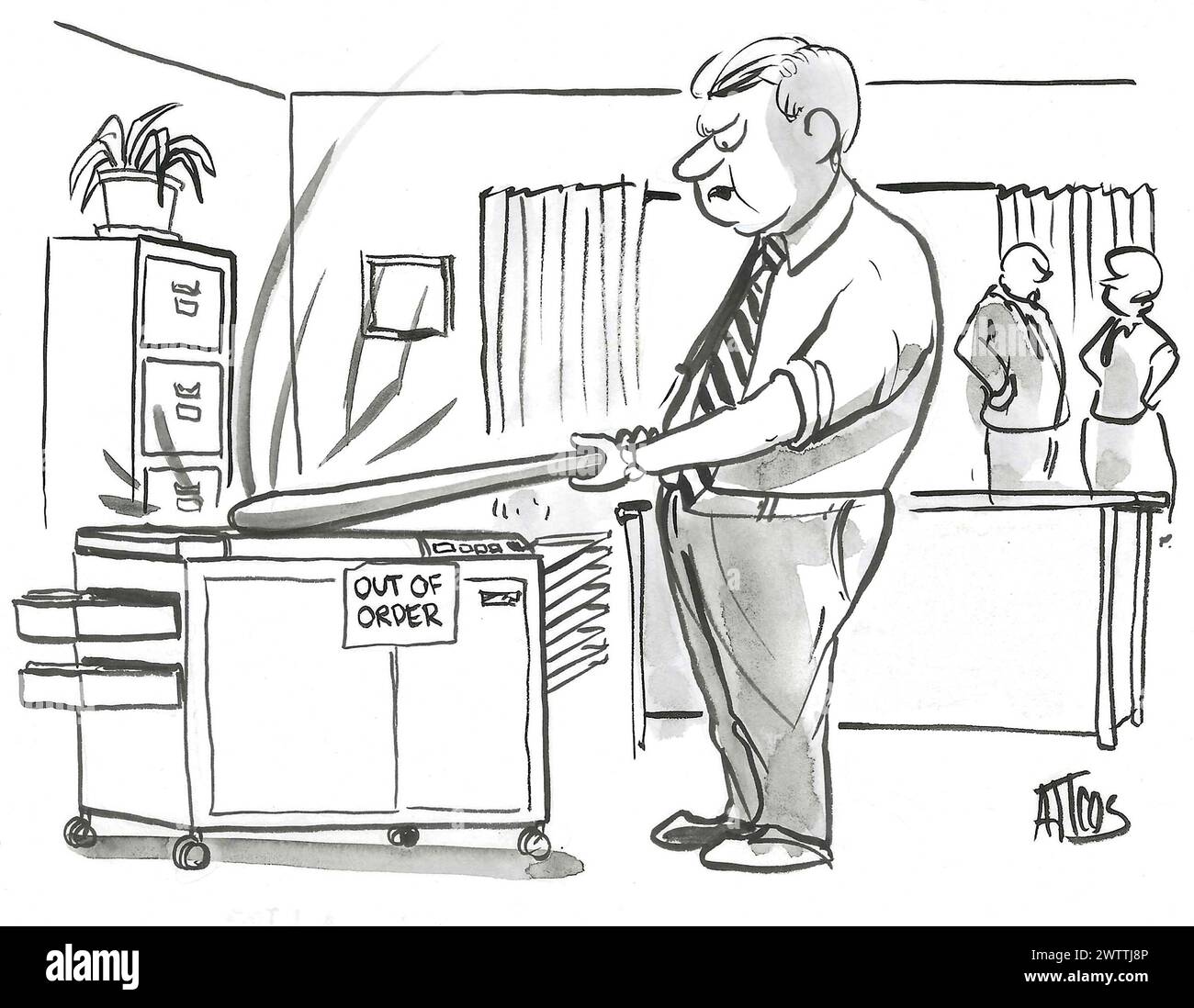 BW-Cartoon eines Büroangestellten, der mit einem Baseballschläger auf den außer Betrieb genommenen Kopierer schlägt. Stockfoto