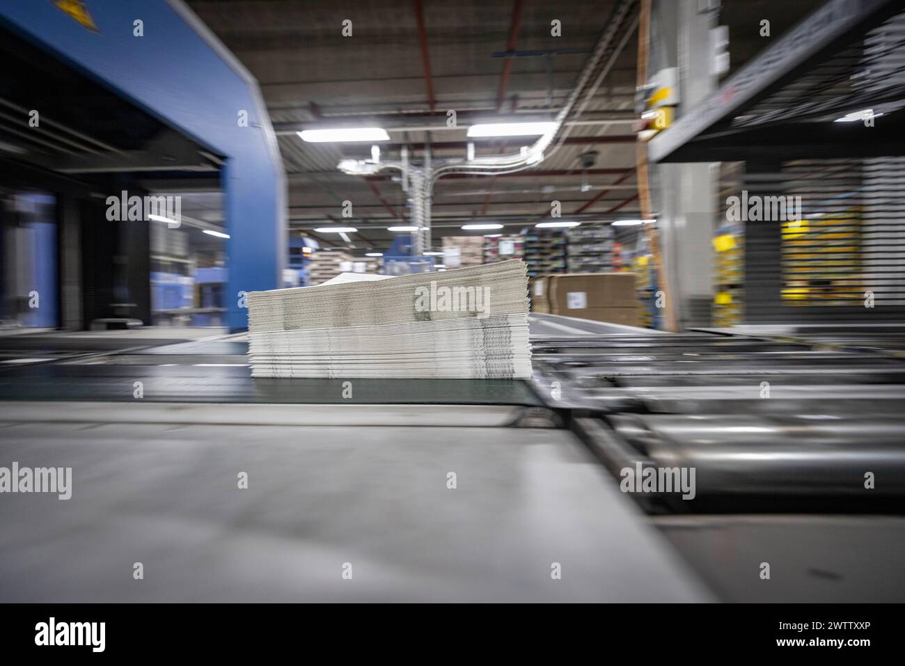 Druckerei Glaube und Heimat 19032024 - ein Stapel mit Zeitungen Druck der Mitteldeutschen Kirchenzeitung GlaubeHeimat in der Druckerei Schenkelberg in Nohra bei Weimar. Nohra Druckerei Schenkelberg Thüringen Deutschland *** Druckerei Glaube und Heimat 19032024 Druckerei der Mitteldeutschen Kirchenzeitung Glaube Heimat in der Schenkelberg Druckerei in Nohra bei Weimar Nohra Druckerei Schenkelberg Thüringen Germany 190324 ppb-7 Stockfoto