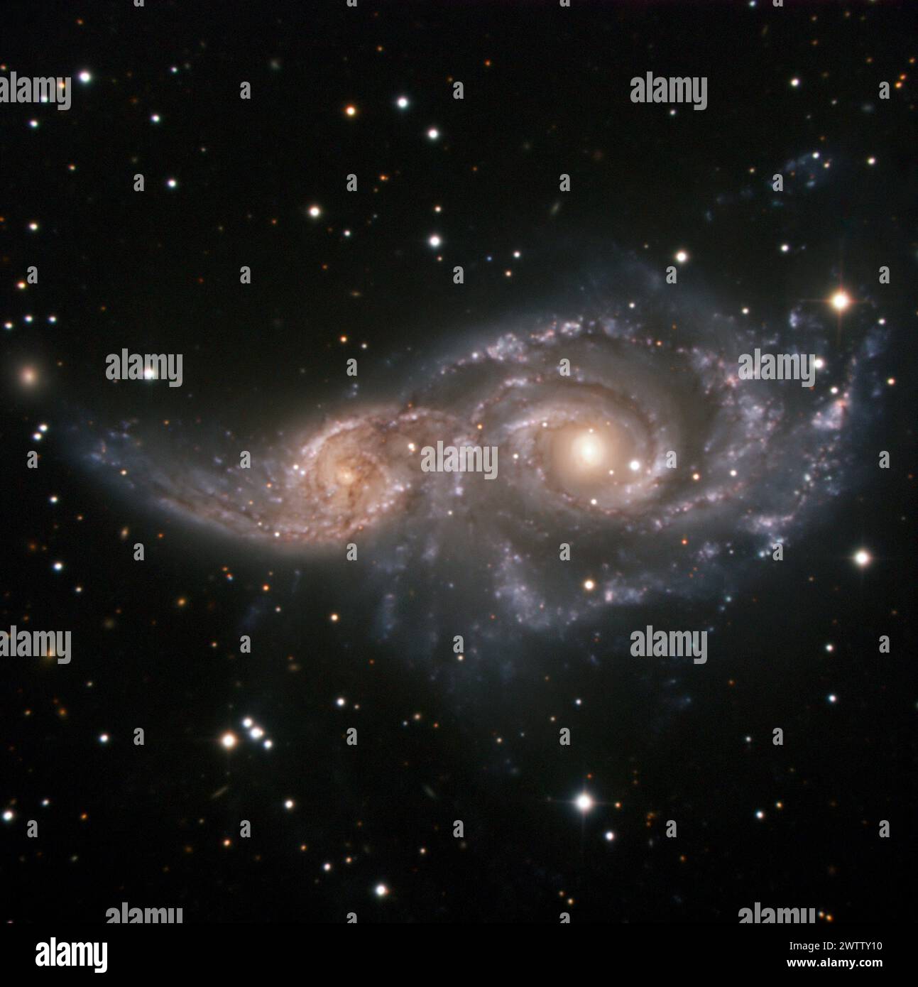 Interagierende Galaxien im Raum Stockfoto