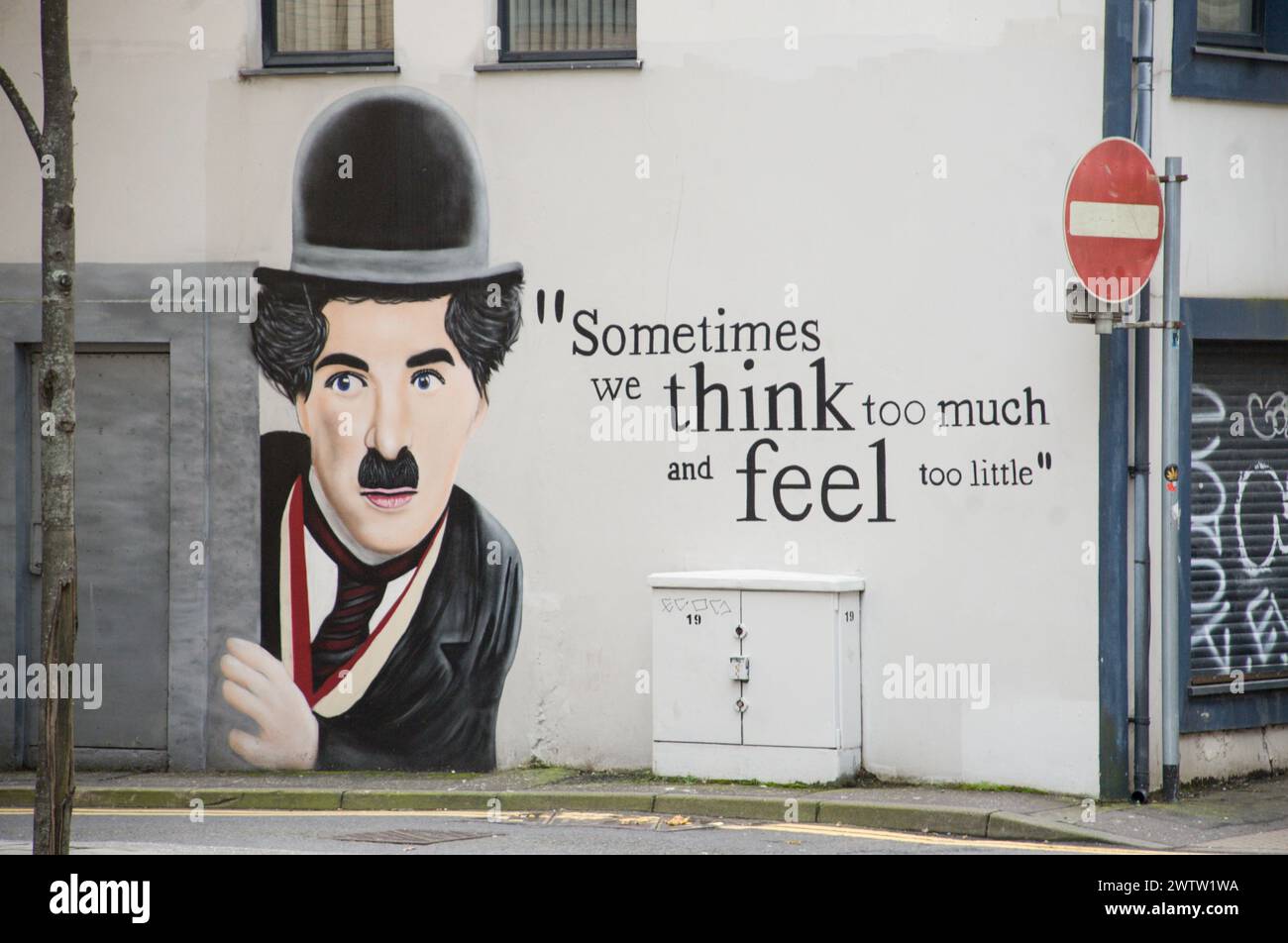Charlie Chaplin Wandgemälde in Belfast, Nordirland. Stockfoto