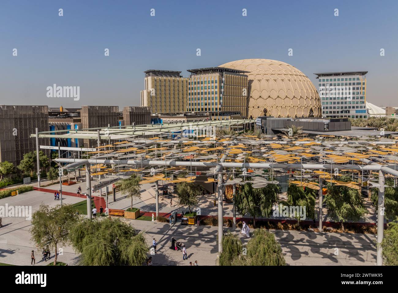 DUBAI, VAE - 30. OKTOBER 2021: Skyline des Expo 2020-Geländes in Dubai, Vereinigte Arabische Emirate. Stockfoto