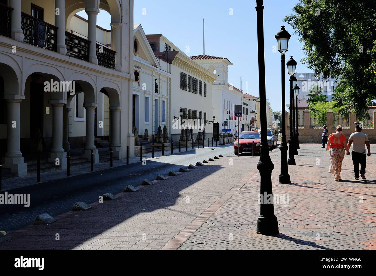 Architektur im Kolonialstil auf der Calle Isabel La Catolica in der Nähe des Parque Colon. Kolonialzone. Santo Domingo. Dominikanische Republik Stockfoto