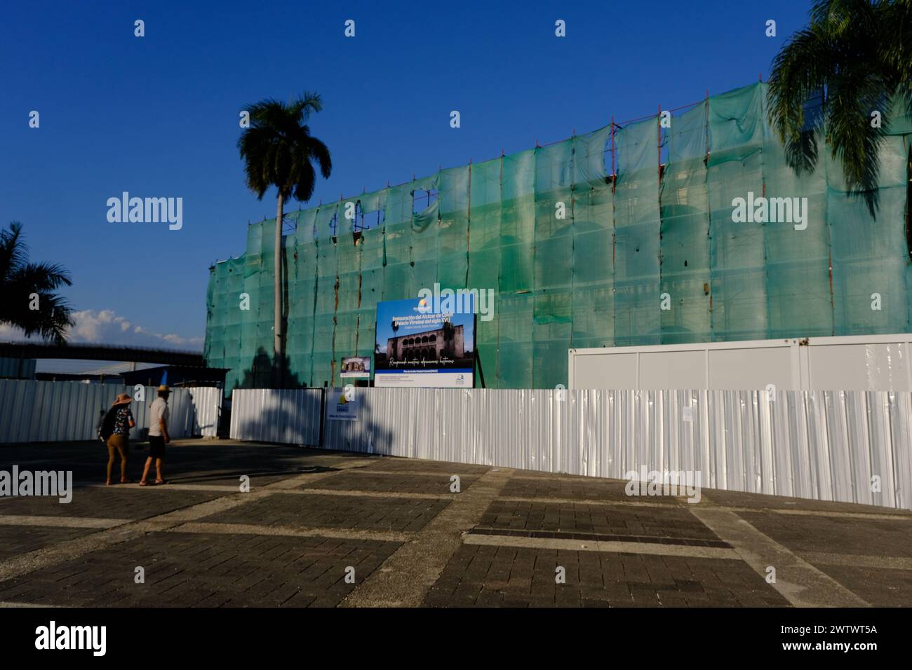 Alcazr de Colon der Columbus Alcazar Palast wird restauriert mit überdachten Gerüsten auf der Plaza Espana. Kolonialzone. Santo Domingo. Dominikanische Republik Stockfoto