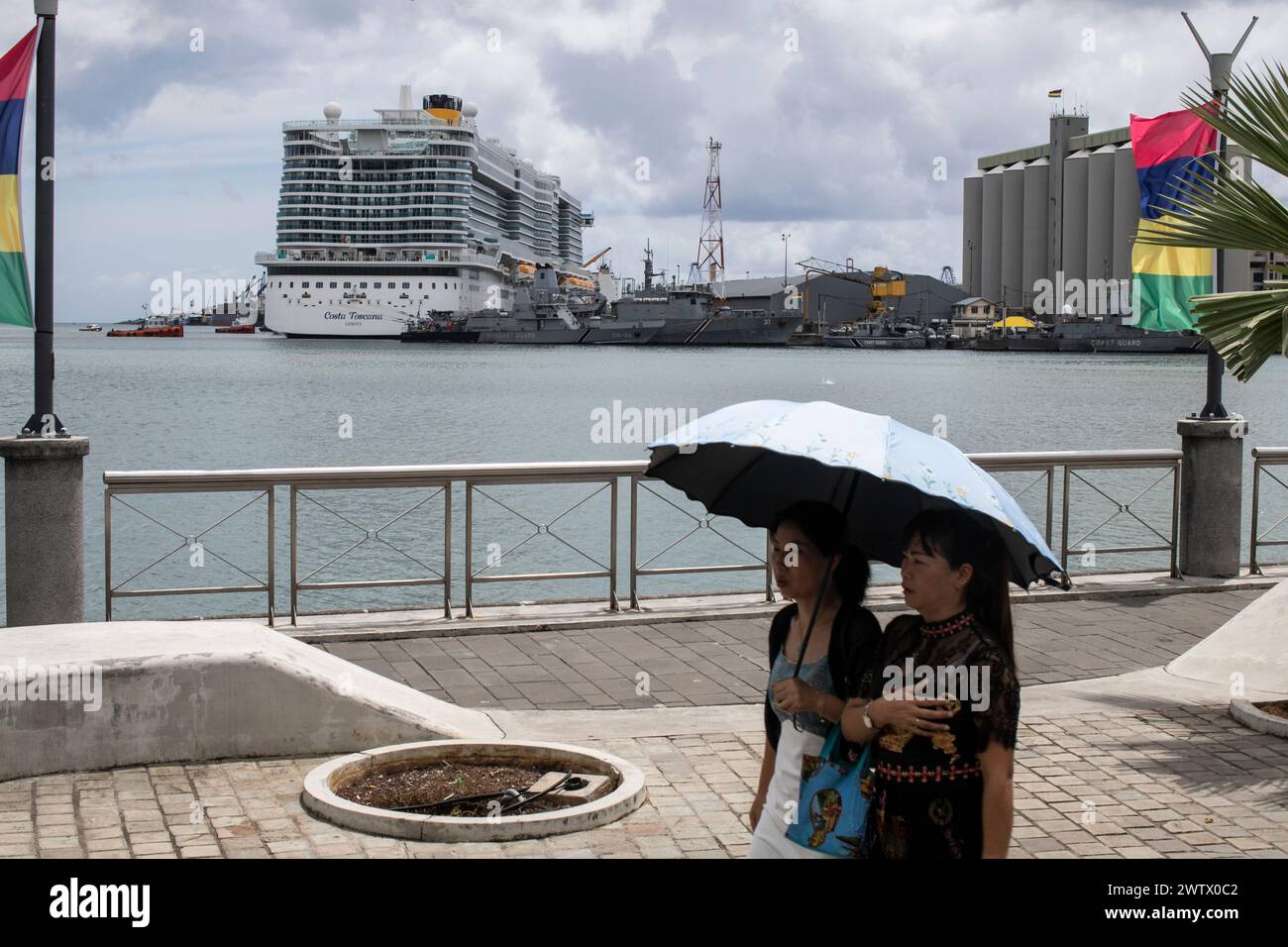 « Dans le but de promouvoir le tourisme de croisière, l'autorité portuaire mauricienne a construit en 2009 une jetee dédiée à l'accueil des navires Stockfoto