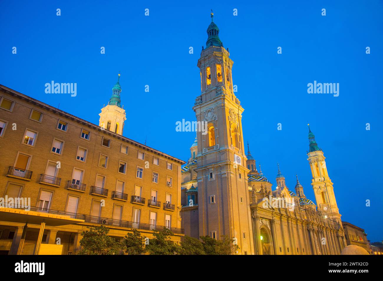 El Pilar Square, Nachtblick. Saragossa, Spanien. Stockfoto