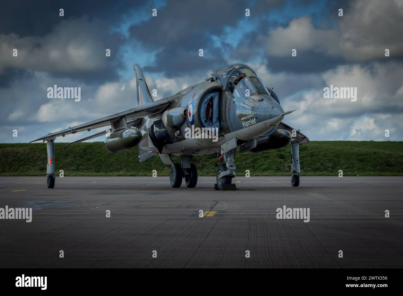 Hawker siddeley Harrier sitzt stolz auf RAF Wittering während eines Fotoshootings. Stockfoto