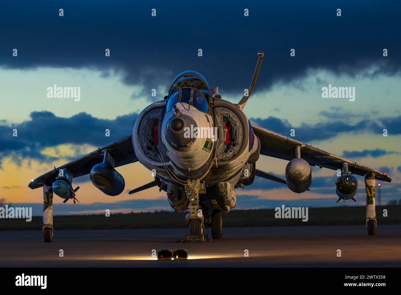 Harrier GR3 in all seiner Pracht bei Sonnenuntergang mit seiner frisch bemalten Artic Camouflage Stockfoto