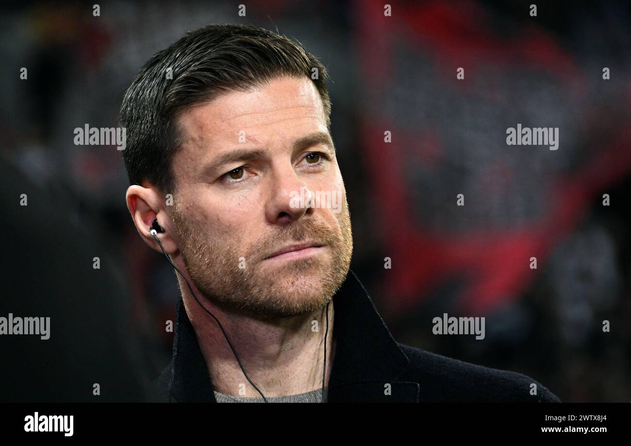 Bundesliga, BayArena Leverkusen; Bayer Leverkusen vs. VfL Wolfsburg; Trainer Xabi Alonso (LEV) Stockfoto