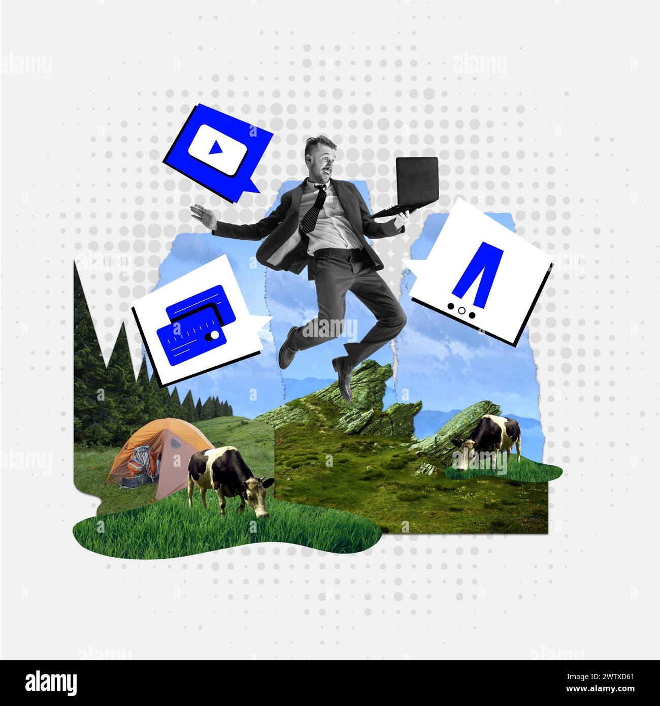 Digitale Detox. Kontrast zwischen technischem Leben und Natur. Mann im Anzug springt mit Laptop auf Berghintergrund mit Zelt. Stockfoto
