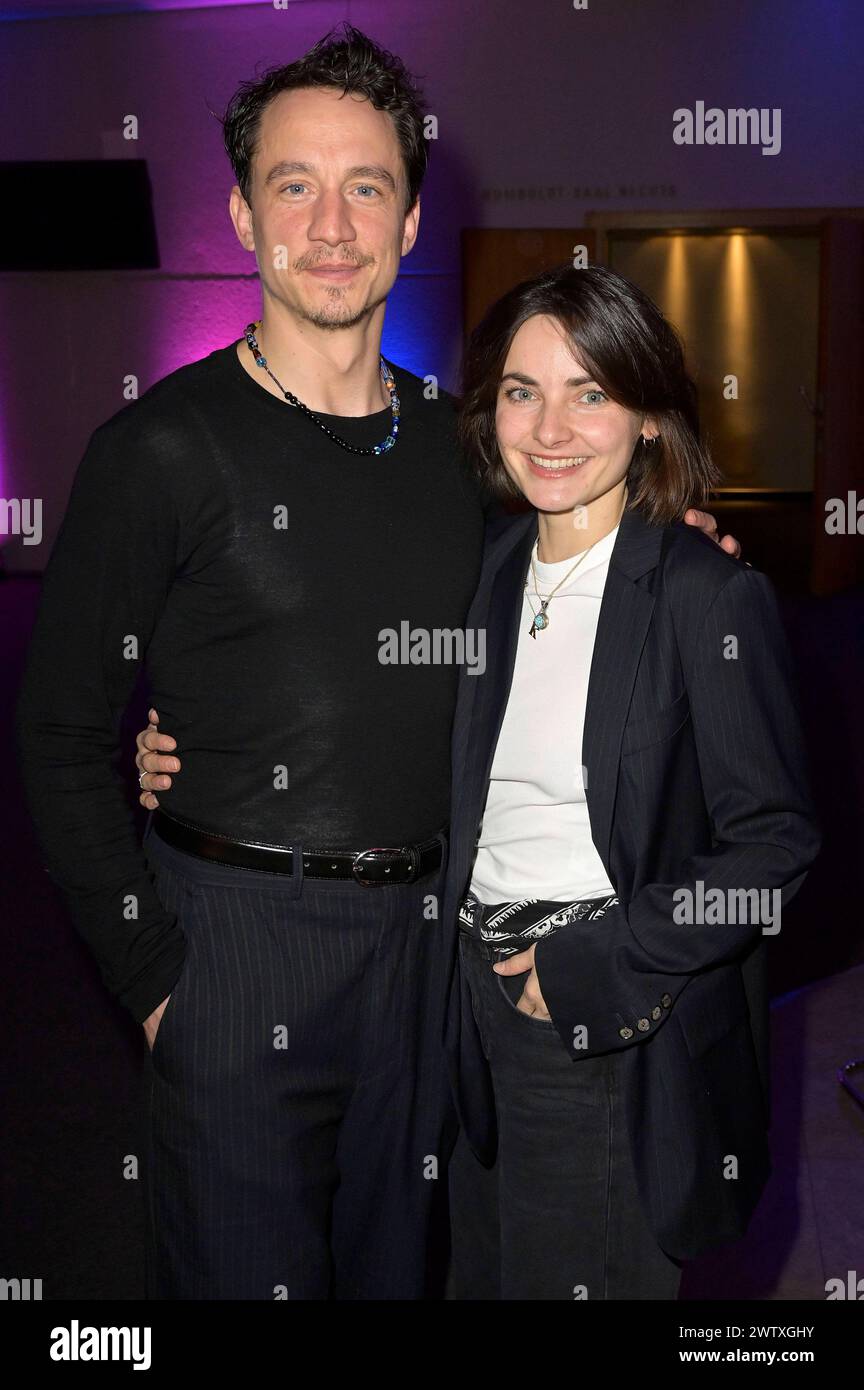 Laurence Rupp und Paula Schramm bei der Premiere der Fernsehserie Kafka in der Urania Berlin. Berlin, 19.03.2024 *** Laurence Rupp und Paula Schramm bei der Premiere der Fernsehserie Kafka auf der Urania Berlin Berlin, 19 03 2024 Foto:XF.xKernx/xFuturexImagex kafka 4149 Stockfoto