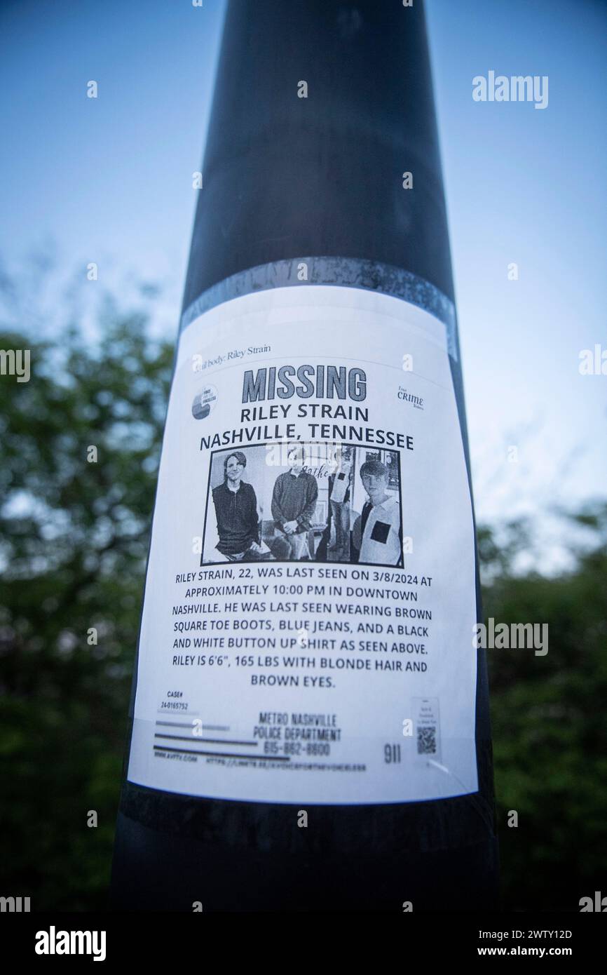 Nashville, USA. März 2024. Ein vermisstes Poster ist an der Stelle zu sehen, an der die vermisste 22-jährige Riley Strain, eine Studentin an der University of Missouri, das letzte Mal anpingelte, bevor sie verschwand, nachdem sie am Dienstag, den 19. März 2024 die beliebte Bar Luke’s 32 Bridge von Luke Bryan in Nashville, Tennessee, verlassen hatte. (Foto: Camden Hall/SIPA USA) Credit: SIPA USA/Alamy Live News Stockfoto