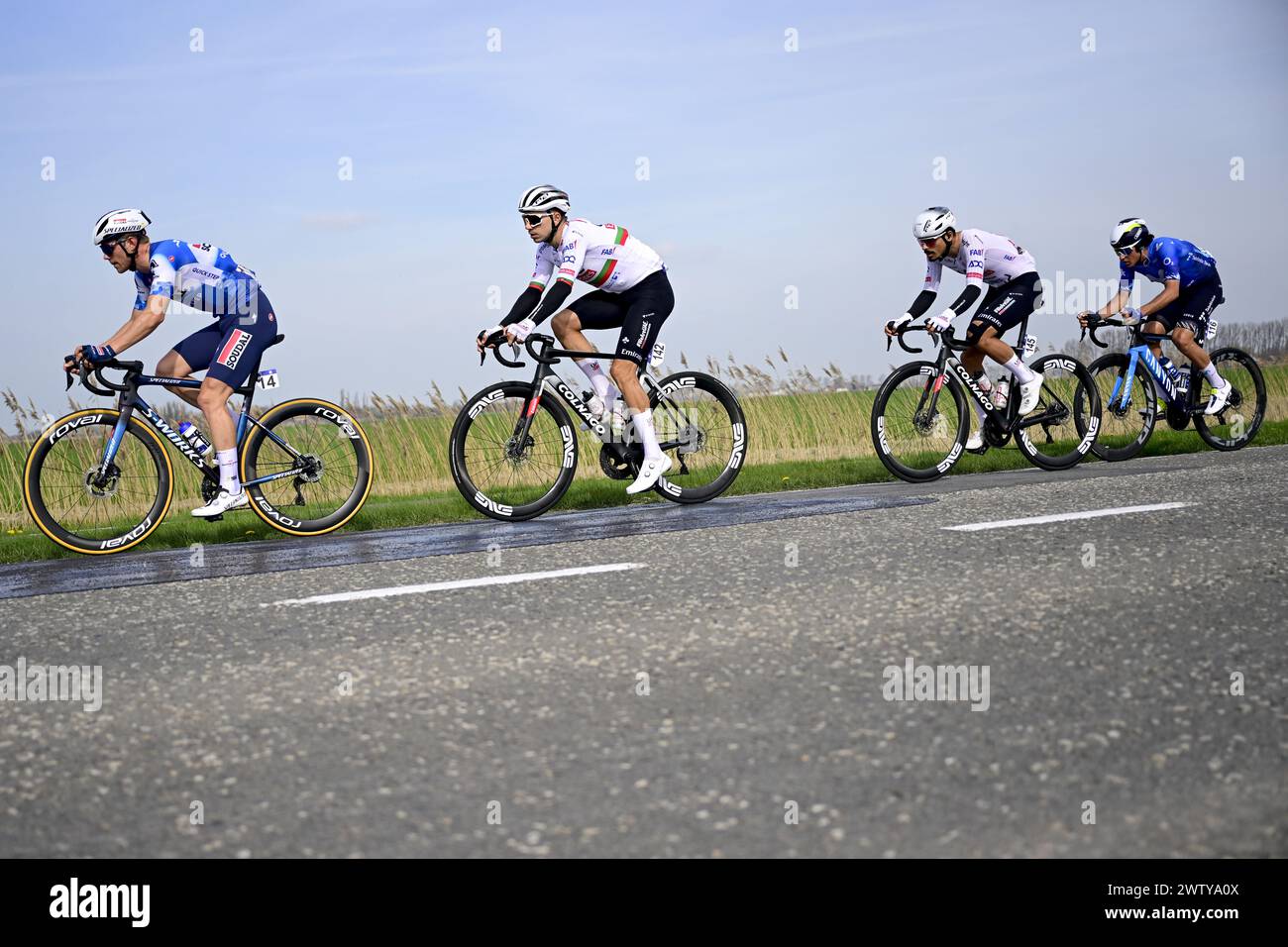 De Panne, Belgien. März 2024. US Luke Lamperti von Soudal Quick-Step, Portugiese Ivo Oliveira vom Team Emirates der Vereinigten Arabischen Emirate, Portugiese Antonio Morgado vom Team Emirates der Vereinigten Arabischen Emirate und brasilianischer Vinicius Rangel vom Movistar Team in Aktion während des eintägigen Rennens „Classic Brugge-de Panne“ der Männer, 198, 9 km von Brügge nach de Panne, Mittwoch, 20. März 2024 BELGA FOTO LAURIE DIEFFEMBACQ Credit: Belga News Agency/Alamy Live News Stockfoto