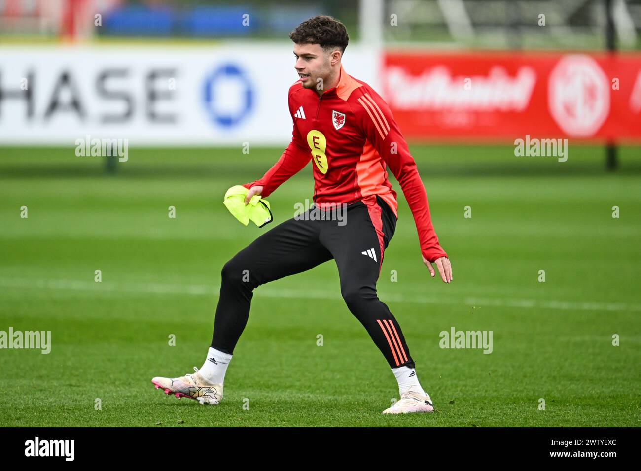 Neco Williams aus Wales während der offenen Schulung in Wales im Vale Resort Training Complex, Hensol, Großbritannien, 20. März 2024 (Foto: Craig Thomas/News Images) Stockfoto