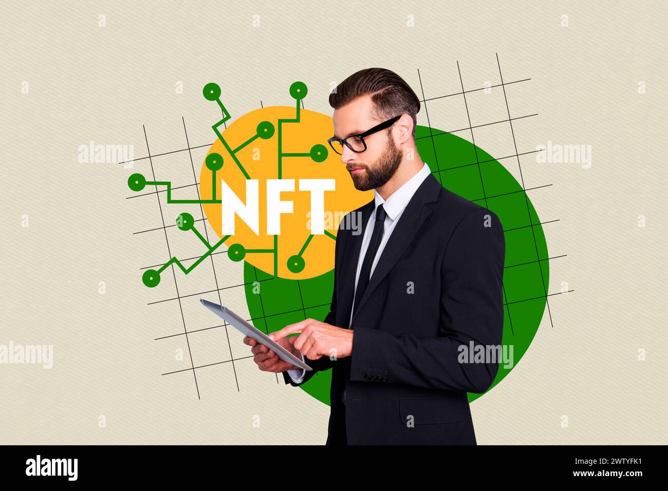 Composite Photo Collage des jungen seriösen Geschäftsmannes halten Tablet Miner nft Token Kryptowährung isoliert auf gemalten Hintergrund Stockfoto