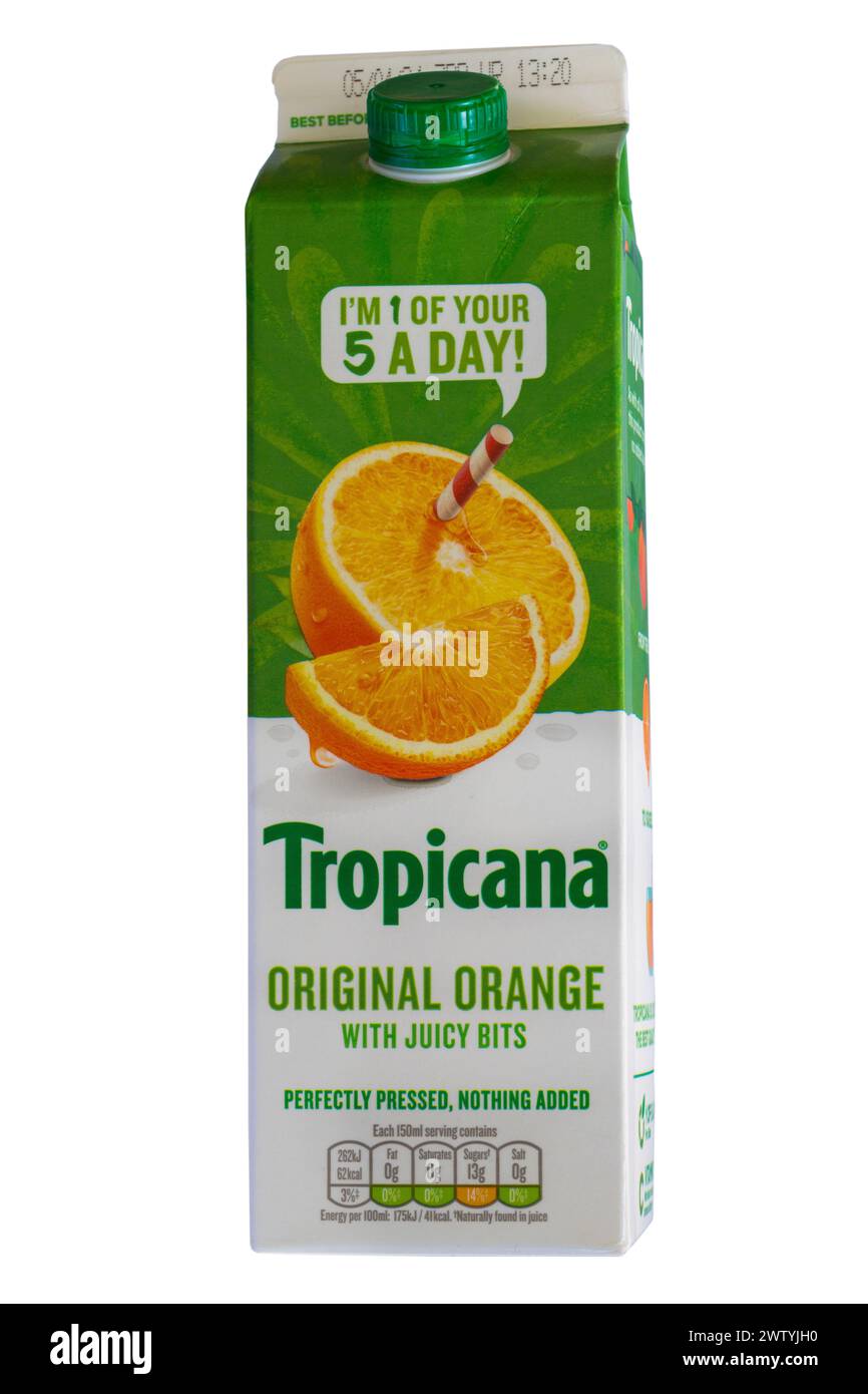 Karton von Tropicana Original Orange mit saftigen Bits isoliert auf weißem Hintergrund - Orangensaftgetränk Stockfoto