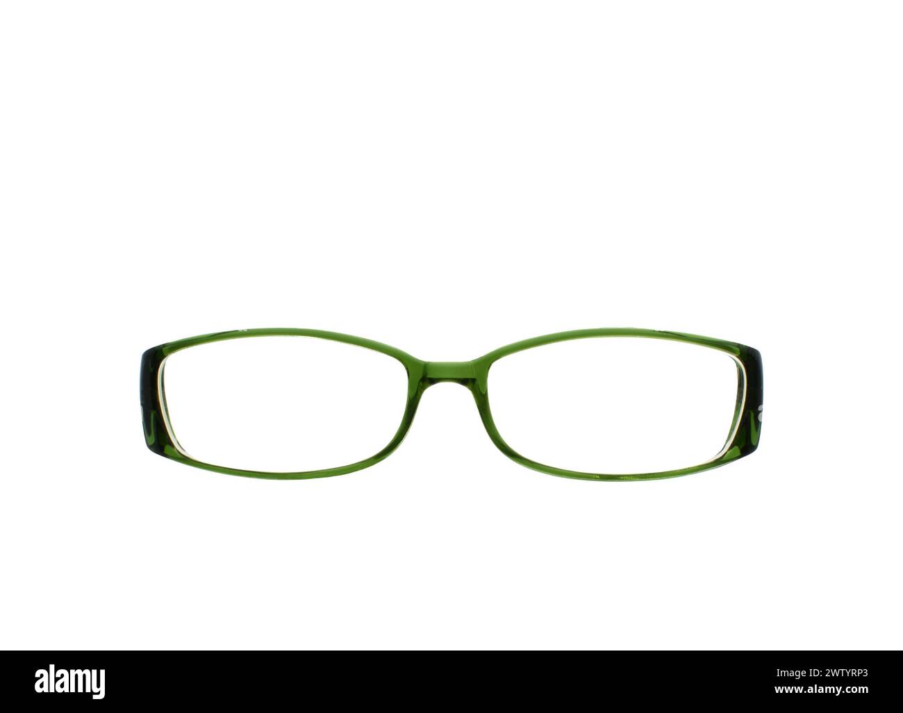Nahaufnahme der Vorderseite einer Brille mit grünem Rahmen auf weißem Hintergrund. Kopierbereich. Stockfoto
