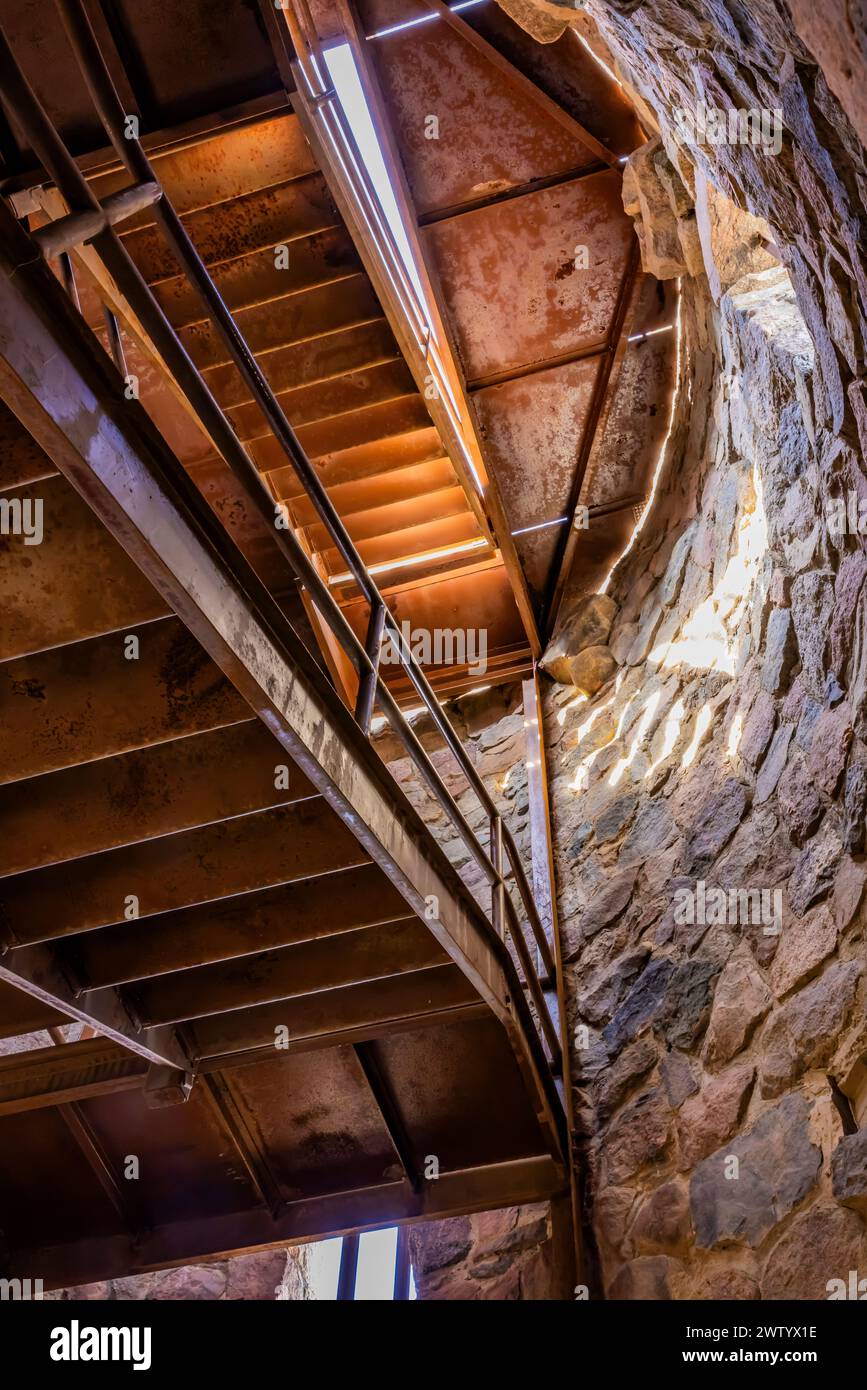 Aussichtsturm aus Stein, erbaut vom CCC im Pilot Knob State Park, Iowa, USA Stockfoto