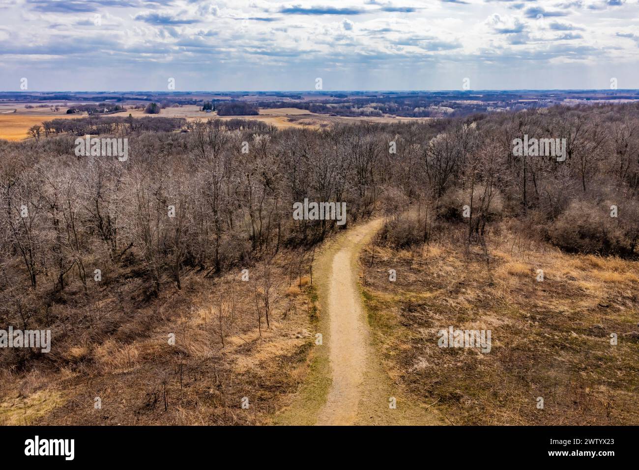 Blick vom Aussichtsturm aus Stein, der von der CCC im Pilot Knob State Park, Iowa, USA gebaut wurde Stockfoto