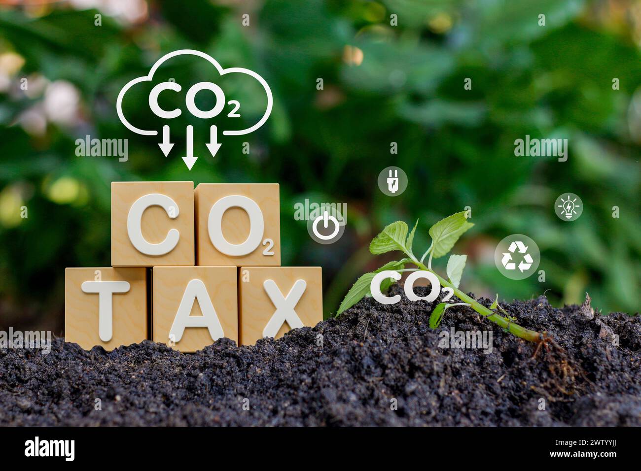 CO2-neutrale Konzepte und Konzepte für Null-Emissionen. Natürliche Umwelt Eine klimaneutrale langfristige Strategie Ziele für die Treibhausgasemissionen. Holzblock Stockfoto