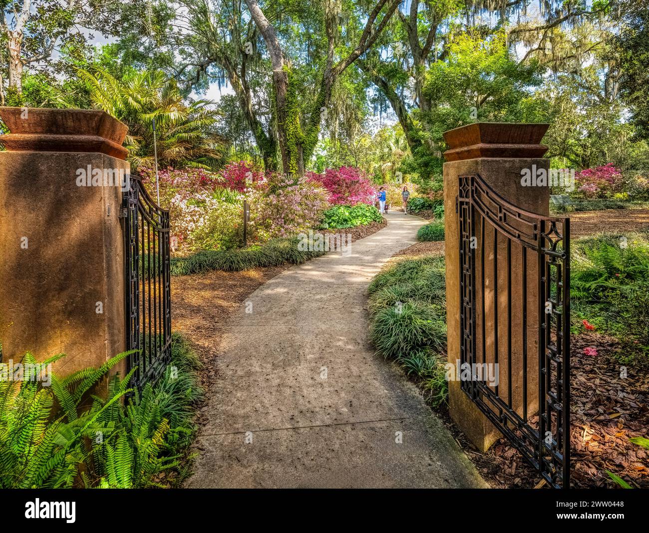 Gate in Bok Tower Gardens ist ein National Historic Landmark im National Register of Historic Places auf dem Iron Mointain im Lake Wales Florida USA Stockfoto