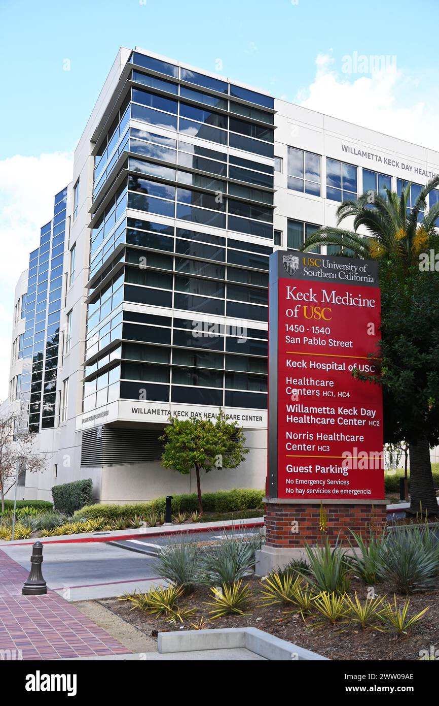 LOS ANGELES, KALIFORNIEN - 19. März 2024: Schild bei Keck Medicine of USC, ehemals USC University Hospital, Willametta Keck Day Healthcare Center. Stockfoto