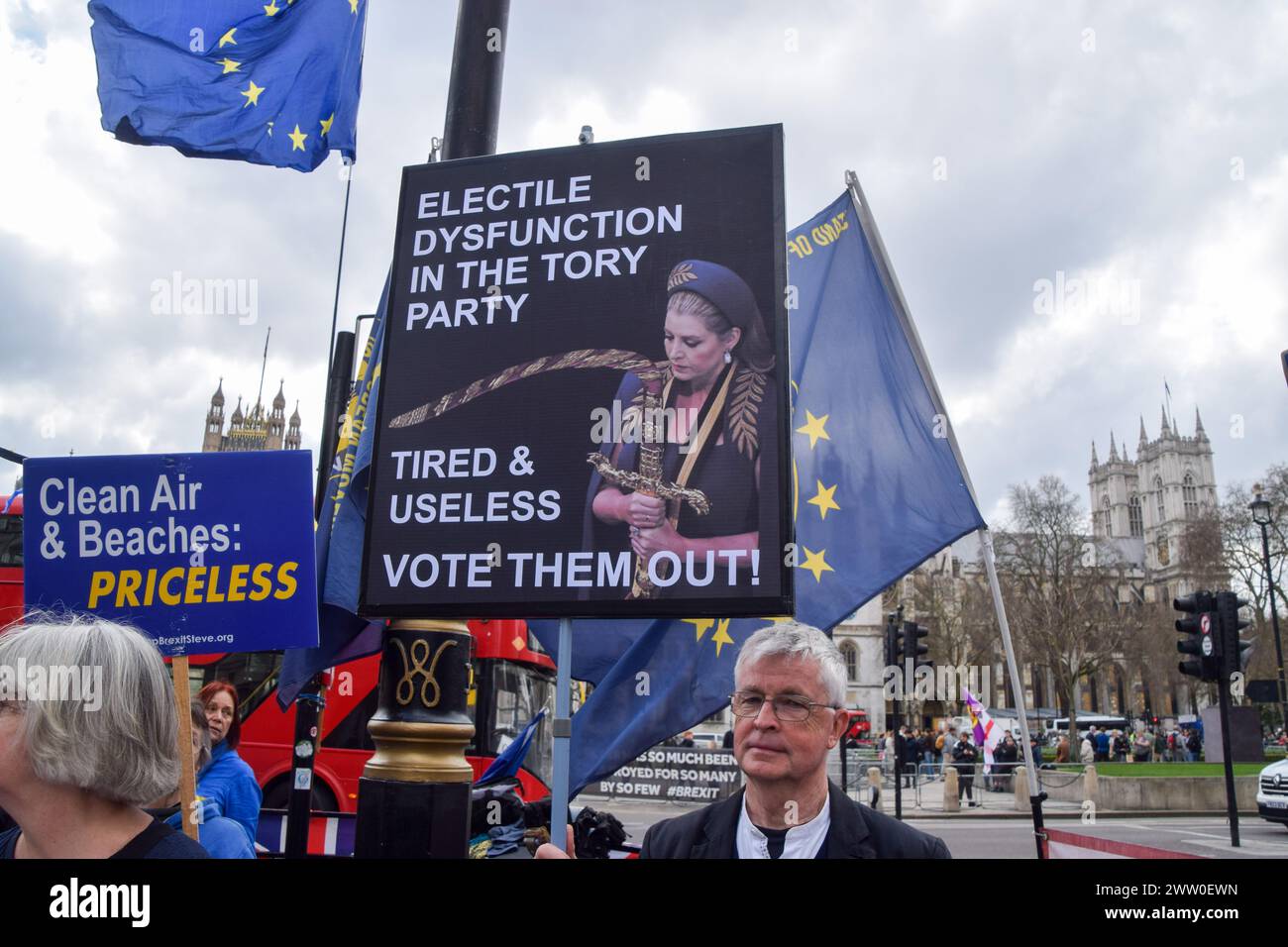 London, Großbritannien. März 2024. Demonstranten auf dem Parlamentsplatz. Anti-Tory-Aktivisten inszenierten ihren wöchentlichen Protest, als Rishi Sunak sich mit PMQs konfrontiert sah. Quelle: Vuk Valcic/Alamy Live News Stockfoto